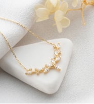 925 Ayar Gümüş Gold Kaplama Mekik Taşlı Zarif Sarmaşık Kolye