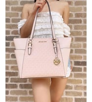 Michael Kors Charlotte Büyük Üstten Fermuarlı Kadın Çantası Dark Pudra MK Pembe