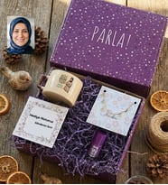Kişiye Özel Karikatürlü Best Mom Ever Anneye Hediye Hediye Kutusu - Kişiye Özel Lüks Fincan, Bileklik, Oje Anneler Günü Hediyesi