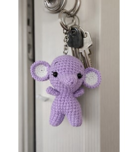 El Yapımı Amigurumi Fil Anahtarlık – Renk Seçenekli Sevimli Peluş Aksesuar (Lila)