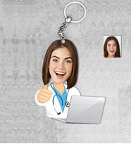 Kişiye Özel Kadın Doktor Ahşap Anahtarlık-4