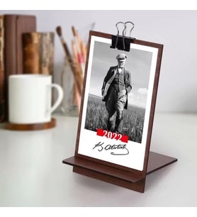 Ahşap Tabanlı Atatürk Masa Takvimi 2026