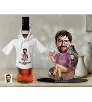 BK Gift Kişiye Özel Karikatürlü 3D Ahşap Biblo ve Beyaz Mini İçki Şişesi Tişörtü Hediye Seti, Arkadaşa Hediye, Sevgiliye Hediye-10