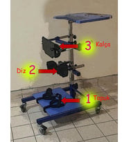 Karma Grup Ortopedi Ayakta Durma Masası Sehpası (Gövde Desteksiz) (MEDIUM: 120-150 CM) Multi Ayarlanabilir Dik Durma Konumlandırma Cihazı