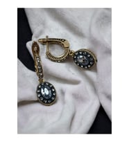 Zirkon Taşlı Oval Kesim Sallantılı Küpe