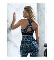 Mini Kare Desenli Sırtı Çapraz Askılı Spor Büstiyer ( Sporcu Sütyeni )