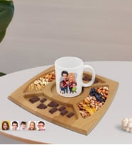 BK Gift Kişiye Özel Aile Karikatürlü Beyaz Kupa ve Doğal Masif Ahşap 4 Bölmeli Sunum Tabağı Çerezlik Hediye Seti-5