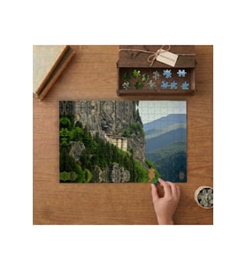 Kayalık Manastır - Dağ - Manzara Tasarımı 240 parça Ahşap Puzzle Ahşap Kutuda MP02767