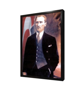 Ay Yıldızlı Bayrak Önünde Atatürk Çerçeveli Mdf Tablo