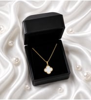 IŞIKLI KUTU) 925 Ayar Gümüş 18 ayar Gold Kaplama Taşlı Yonca Kolye