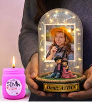 Kişiye Özel Fotoğraflı & Yazılı Led Işıklı Fanus ve Kokulu Mum (Sırt Sırta Biblolu)