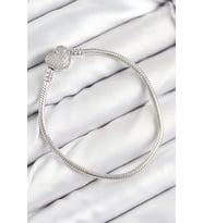 Pirinç Charm Zirkon Taşlı Model Gümüş Renk Kadın Bileklik