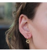 Mini Çiçek Modeli Gold Kaplama Gümüş Küpe