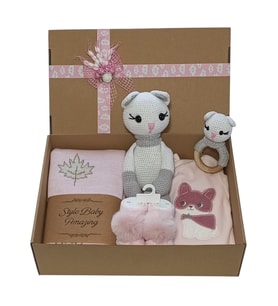 Hoşgeldin Kız Bebek, Kedi figürlü Kadife Tulum, Örgü Triko Battaniye, Pembe Ponpon Çorap Hediye Seti (Desenli Pembe)