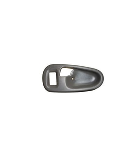 MITSUBISHI L200- PICK UP- 99/06; ÖN KAPI İÇ AÇMA KOLU ÇERÇEVESİ SOL KAHVE (HUSHAN) MR763536 138-3004