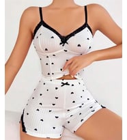 Arias Closet Pamuklu Beyaz Üstüne Siyah Kalp Desen Fitilli Askılı Şortlu Pijama Takımı
