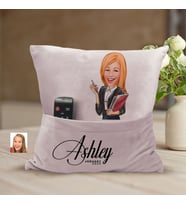 BK Gift Kişiye Özel Anne Karikatür Tasarımlı Organizer Kumanda ve Atıştırmalık Cepli Pembe Kırlent Yastık-8 Arkadaşa Hediye, Cepli Yastık
