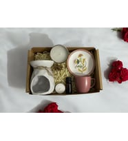Dekoratif & Romantik Hediye Seti (Buhurdanlık, Esans,  Kokulu Mum, Renkli Kahve Fincanı) (Çok Renkli)