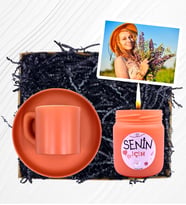 Renkli Türk Kahvesi Fincanı, Kokulu Cam Mum ve Fotoğraflı Hediye Seti (Turuncu)