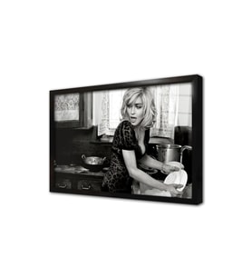 Siyah Beyaz Madonna Çerçeveli Cam Tablo