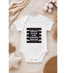 Bebek Esprili Yazılı Zıbın – Akıllı Olun 9 Ay İçeride Yattım Baskılı Eğlenceli Bebek Body