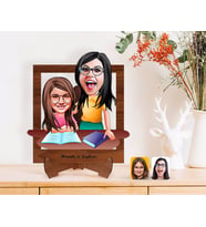 BK Gift Kişiye Özel Anneler Günü Temalı Anne Kız Karikatürlü Ahşap Standlı 3D Biblo-1 (Beyaz)