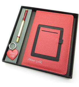 Signator® Codex  N348 Kişiye Özel Defterli Set - İsme Özel Gold Kalem + İsme Özel Kırmızı Defter + İsme Özel Anahtarlık  İsme Özel Kutusunda Hediyelik Set (Karışık)