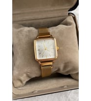 Zarafetin Tesmilcisi Minimalist Şıklık! Gold Renk Retro Kadın Kol Saati Özel Kutusunda Gönderilecektir Sınırlı Sayıda Şık Hediyelik Ürün Resmi Garantili İndirimli Kampanyalı Avantajlı Kuponlu ve Ucuz