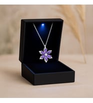 Işıklı Kutuda Ametist Taşlı Lotus Çiçeği Beyaz Gümüş Kolye