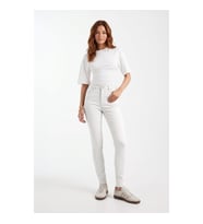 Kadın Yüksek Bel Slim Fit Dar Paça Beyaz Jean Pantolon
