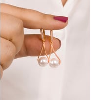 925 Ayar Gümüş Zarif İnci Sallantılı J Küpe 10 mm (Rose)