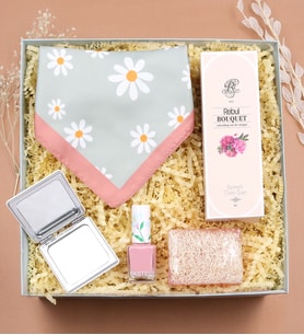 Papatya Desenli Fular & Pastel Oje & Kabak Lifli Sabun & Beyaz El Aynası & Rebul Bouquet Kolonya Hediye Seti