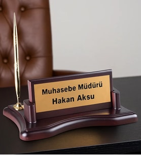 BK Gift Kişiye Özel Ahşap Masa İsimliği - Tek Kalemli-1, Yeni İş Hediyesi, Ofis Hediyesi, Arkadaşa Hediye