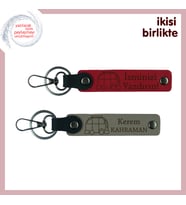 Karavan Figürlü Anahtarlık Seti , Kişisel Hediyelik Deri Tasarım x2, İsim Yazılı, Kırmızı-Kül Gri