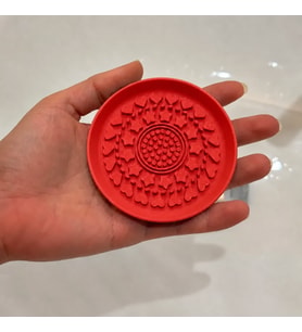 3D Baskı Makyaj Fırçası Temizleme Pedi - Desenli Aparat-Kırmızı