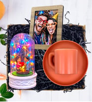 Kişiye Özel Fotoğraflı Hediye Seti Turuncu Kahve Fincanı ve Renkli Led Işıklı Fanus (Model 8)