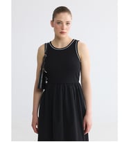 LCW Comfort Siyah Bisiklet Yaka Belden Oturtmalı Elbise