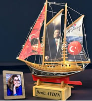 Kişiye Özel Hediye Seti - Led Işıklı İsimli ATATÜRK Temalı Ahşap Gemi ve Fotoğraf Çerçevesi