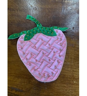 27X22 CM KABARTMA TAŞ VE BONCUK İŞLEME PEMBE ÇİLEK APLİKE ARMA YAMA