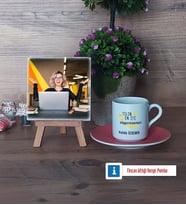 En İyi Fizyoterapist Fotoğraflı Dekoratif Taş, Ahşap Altlıklı Türk Kahvesi Fincanı Hediye (Model 6)