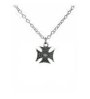 Örümcek Detaylı Haç Figürlü Unisex Kolye – 60 cm Zincirli, Gotik & Alternatif Metal Takı