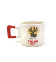Mutlu Yıllar 2024 Geyik Baskılı Kırmızı Kulplu Kare Yılbaşı Kupası