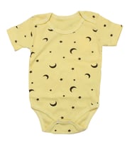 Kız Bebek Ekru Mor Kalp Baskılı Askılı Çıtçıtlı Body Zıbın