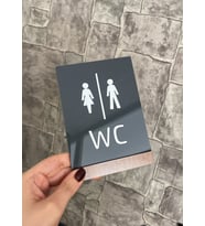 Wooden Serisi Minimal WC Yönlendirme Levhası