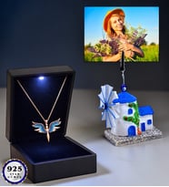 Size Özel Fotoğraflı Led Işıklı Kutusunda 925 Ayar Gümüş Zirkon Taşlı Melek Kolye (Değirmenli)