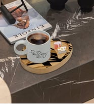 BK Gift Kişiye Özel Modern Art Tasarımlı Doğal Ahşap Tabaklı Türk Kahvesi Fincanı Sunum Seti Model 16