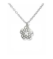 Black Veil Brides Yıldız Figürlü Unisex Kolye – Gotik Rock Ruhunun Parlayan Sembolü (Gümüş)