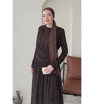 Kahverengi bel drapeli tam boy flok baskı tesettür elbise