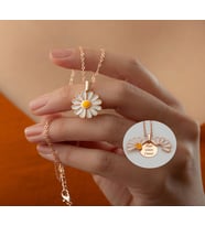 Rose Gold Kaplama Açılan Papatya Kolye