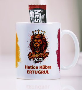 BBaskı  Kişiye Özel İsim Yazılı Sarı-Kırmızı Taraftar Kupa Bardak  Tribün Ruhu Temalı Tasarım  A Kalite Premium Porselen (%80 porselen / %20 seramik)  Kalıcı Baskı (Net Detay / Canlı Renkler)  Bulaşık Makinesinde Yıkanabilir